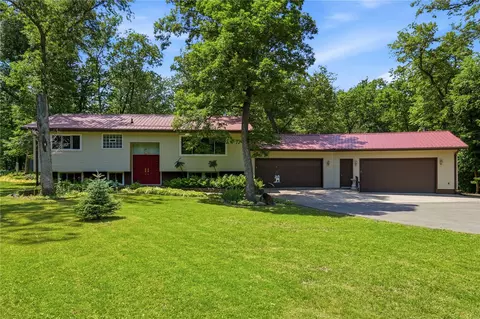 1145 Vogt St, Robins, IA 52328