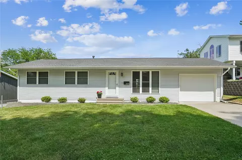 3618 Lynbrook Dr NE, Cedar Rapids, IA 52402