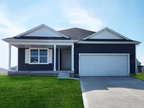 2782 Cecelia Dr, Hiawatha, IA 52233