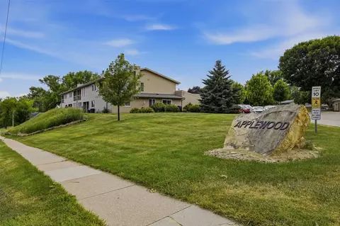 1726 Applewood Pl NE, Cedar Rapids, IA 52402
