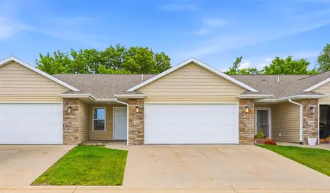 568 Meadow Oak Cir, Fairfax, IA 52228