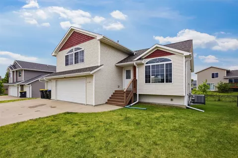 2609 Russell Dr, Iowa City, IA 52240
