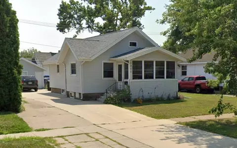 1071 F Ave NW, Cedar Rapids, IA 52405