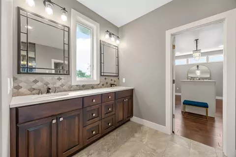 Bath - 3003 Cedar River Ct NE, Cedar Rapids, IA 52411 photo 4 of 8