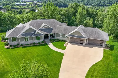 Exterior - 3003 Cedar River Ct NE, Cedar Rapids, IA 52411 photo 2 of 9