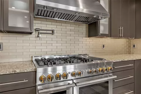 Kitchen - 3003 Cedar River Ct NE, Cedar Rapids, IA 52411 photo 4 of 6