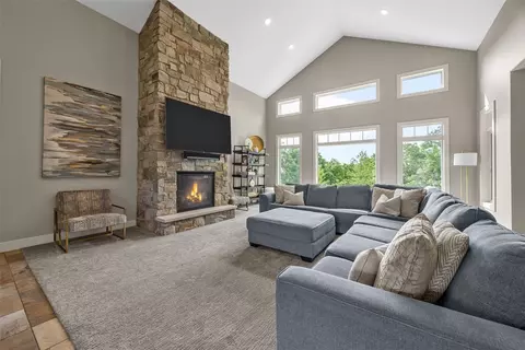 Living - 3003 Cedar River Ct NE, Cedar Rapids, IA 52411 photo 2 of 6
