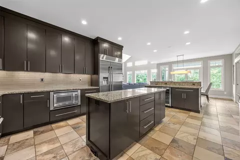 Kitchen - 3003 Cedar River Ct NE, Cedar Rapids, IA 52411 photo 3 of 6