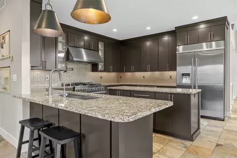 Kitchen - 3003 Cedar River Ct NE, Cedar Rapids, IA 52411 photo 6 of 6