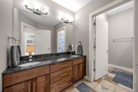 Bath - 3003 Cedar River Ct NE, Cedar Rapids, IA 52411 photo 7 of 8