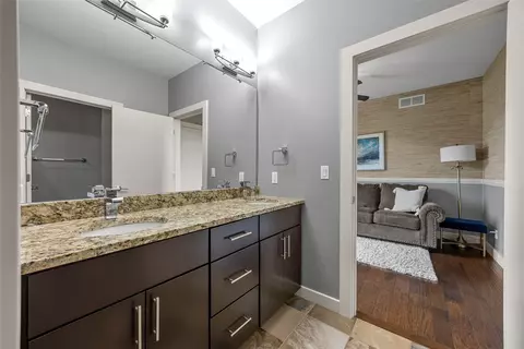 Bath - 3003 Cedar River Ct NE, Cedar Rapids, IA 52411 photo 5 of 8