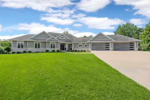 3003 Cedar River Ct NE, Cedar Rapids, IA 52411