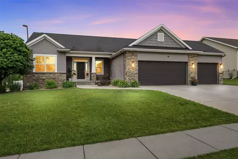 2414 Hallbrook St SW, Cedar Rapids, IA 52404