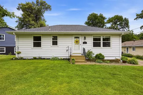813 Westwood Dr NW, Cedar Rapids, IA 52405