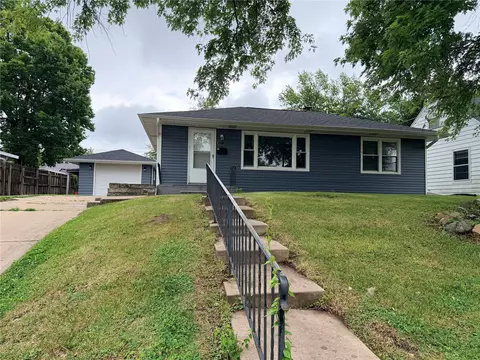 1012 30th St SE, Cedar Rapids, IA 52403