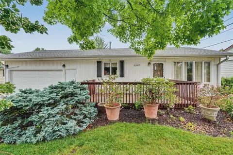 4403 Lee St NE, Cedar Rapids, IA 52402