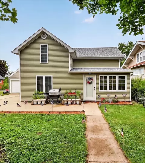200 Market St, Coggon, IA 52218