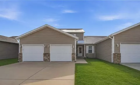 1312 Lois Ln, Waterloo, IA 50702