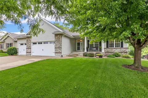 718 Palmyra Dr NE, Cedar Rapids, IA 52402