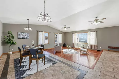 626 Grove St, Central City, IA 52214