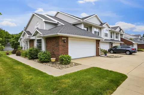 1221 Ahearn Dr NE, Cedar Rapids, IA 52402