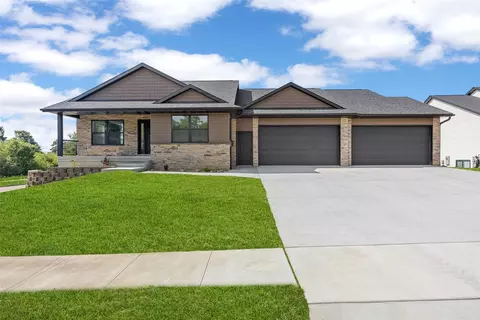 1647 Foxborough Dr, Marion, IA 52302