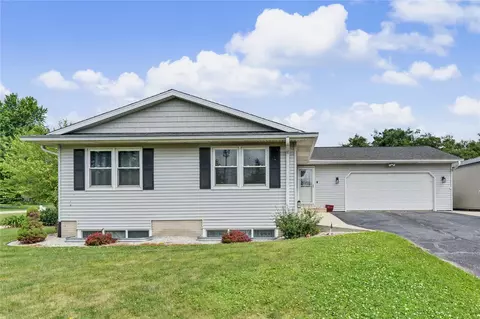 966 Eastview Ave, Marion, IA 52302
