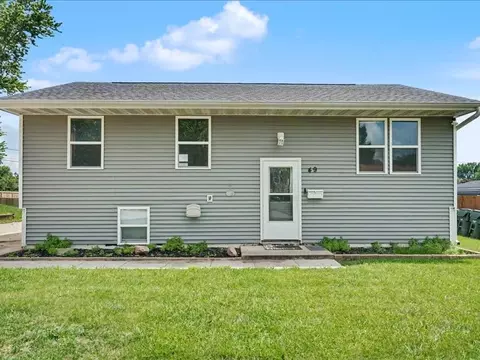 49 Devonwood Ave SW, Cedar Rapids, IA 52404