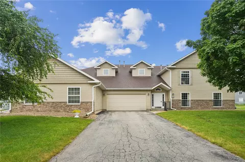 4320 Westchester Dr NE #B, Cedar Rapids, IA 52402