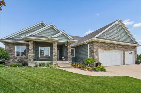 706 Jefferson Dr, Center Point, IA 52213