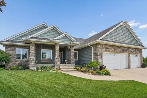 706 Jefferson Dr, Center Point, IA 52213