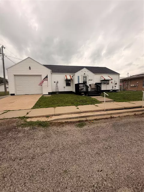 214 1st St, Keystone, IA 52249