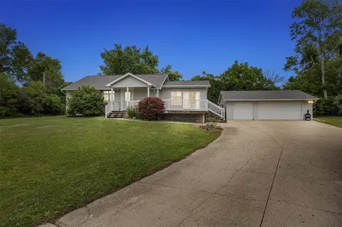 5221 Old Ely Rd SW, Cedar Rapids, IA 52404