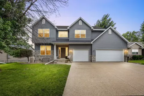 3102 Falcon View Ct SW, Cedar Rapids, IA 52404
