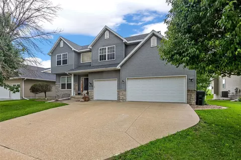 3102 Falcon View Ct SW, Cedar Rapids, IA 52404