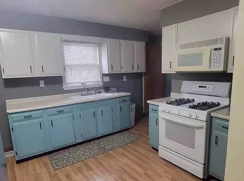 Kitchen - 1930 E Avenue Ave NW, Cedar Rapids, IA 52405 photo 1 of 2