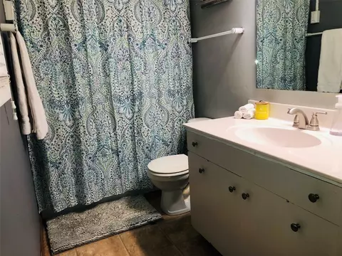 Bath - 1930 E Avenue Ave NW, Cedar Rapids, IA 52405 photo 1 of 2