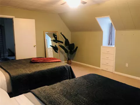 Bedroom - 1930 E Avenue Ave NW, Cedar Rapids, IA 52405 photo 5 of 5