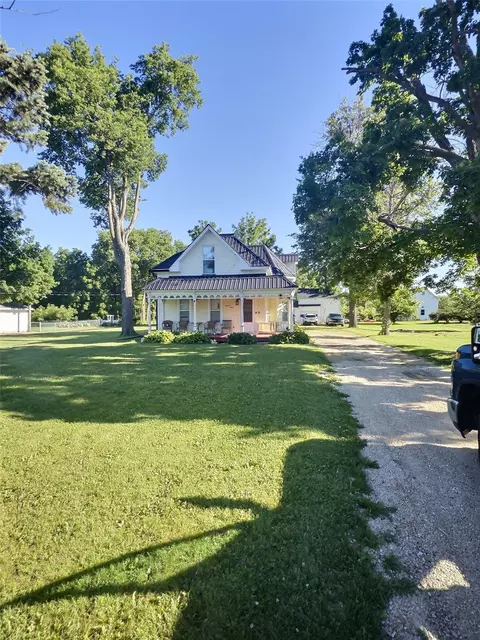 1930 E Avenue Ave NW, Cedar Rapids, IA 52405