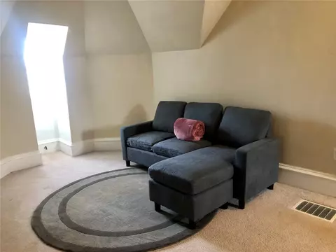 Bedroom - 1930 E Avenue Ave NW, Cedar Rapids, IA 52405 photo 2 of 5