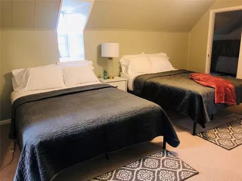 Bedroom - 1930 E Avenue Ave NW, Cedar Rapids, IA 52405 photo 4 of 5