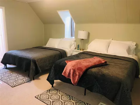 Bedroom - 1930 E Avenue Ave NW, Cedar Rapids, IA 52405 photo 1 of 5