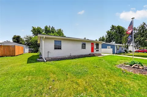 2447 Lauren Dr SW, Cedar Rapids, IA 52404