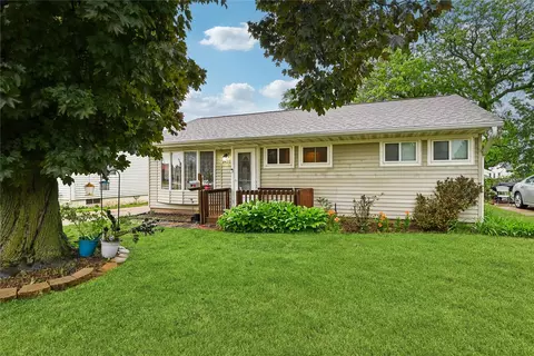 2430 3rd Ave, Marion, IA 52302