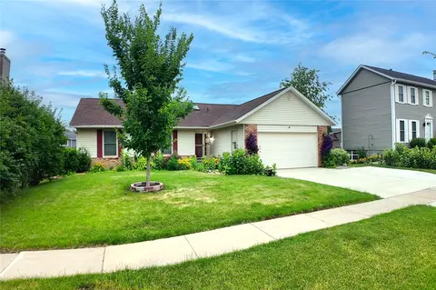 6820 Boulder Dr NW, Cedar Rapids, IA 52405