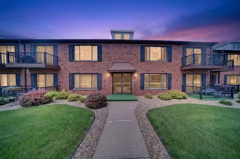 430 29th Street Dr SE #8, Cedar Rapids, IA 52403