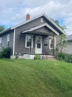 905 12th St NE, Cedar Rapids, IA 52402