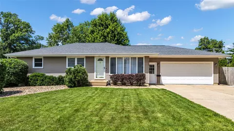 2339 Meadow Ln NE, Cedar Rapids, IA 52402