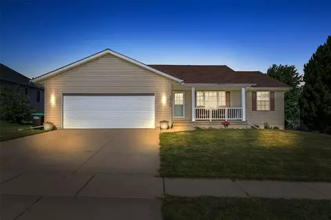 2460 Prairie Hill Dr, Marion, IA 52302