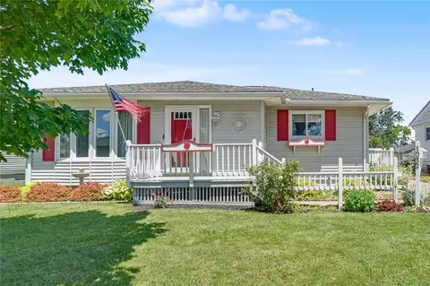 1052 Clifton St NE, Cedar Rapids, IA 52402